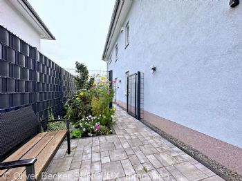  Hausansicht/ Eingang Einliegerwohnung 
