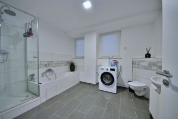  Wohnung Nr. 2, Badezimmer 