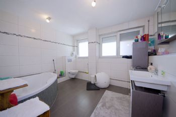  Wohnung Nr. 1, Badezimmer  