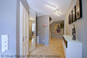  Flur und Garderobe im Erdgeschoss  