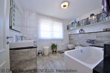  Hauptbadezimmer  